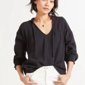 Evereve Black V-Neck Blouse